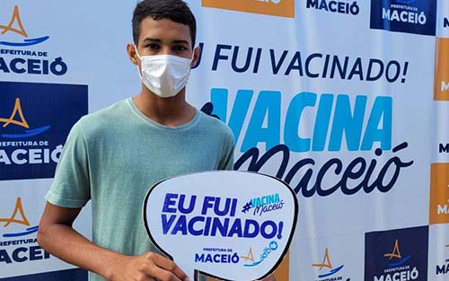 Governo anuncia retorno de vacina para adolescentes e início da dose de reforço para idosos em Alagoas