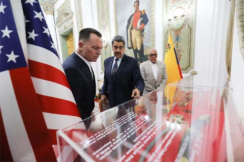Trump suspende contatos diplomáticos com o governo Maduro em meio à crise militar com a Venezuela