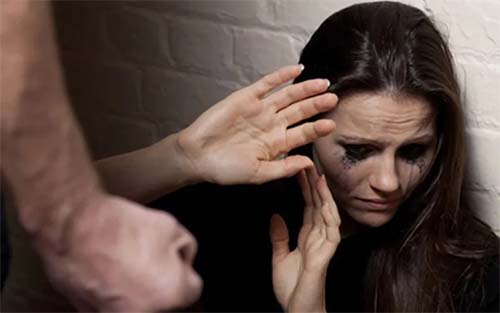 Filho é preso em flagrante por agredir e ameaçar a própria mãe com faca 