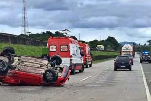 Mãe e filha alagoanas morrem em capotamento na Mata Sul de Pernambuco, adolescentes sobrevivem