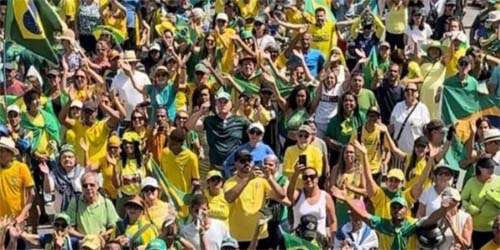 Manifestantes pedem anistia e criticam Lula durante protesto na Bahia