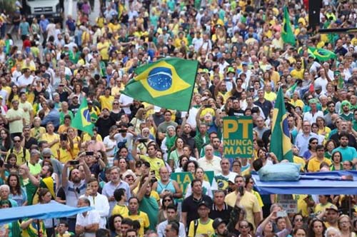 Manifestantes vão as ruas pela prisão em 2ª instância