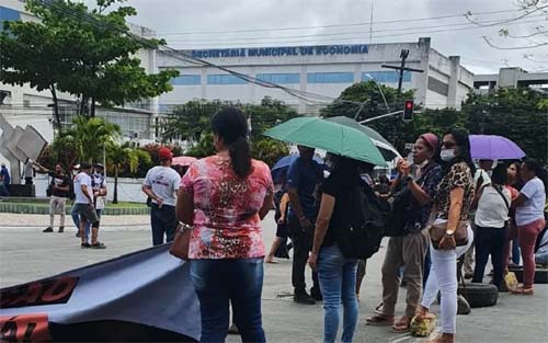 Manifestantes bloqueiam ruas e provocam caos no centro de Maceió