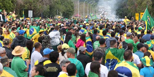Comandantes militares condenam restrições a direitos de manifestantes