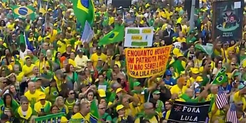 Análise internacional destaca influência de Bolsonaro e símbolos dos EUA em manifestações brasileiras