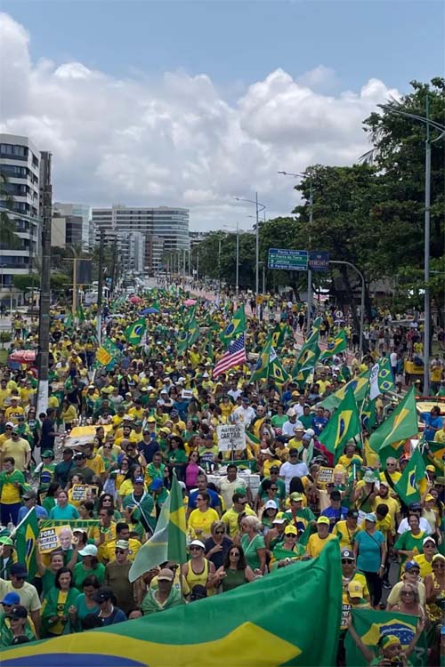 Onda de Apoio a Bolsonaro: Multidão se Reúne em Maceió