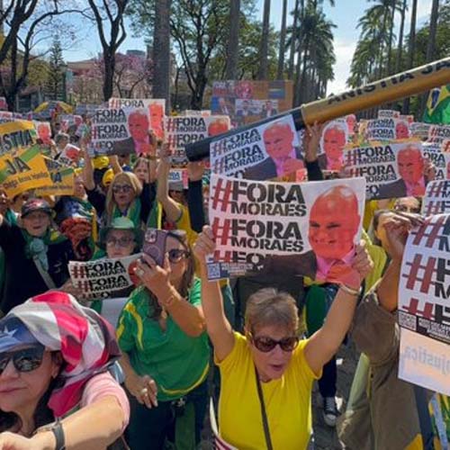 Manifestantes fazem protesto em apoio a Bolsonaro e contra ministro Moraes em Belo Horizonte