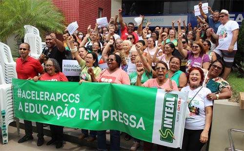 Em ato na porta da Sefaz, Sinteal cobra aprovação do PCCS da rede estadual