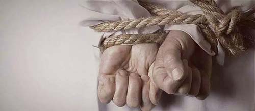 Esposa aciona polícia após encontrar marido morto, com mãos amarradas e amordaçado