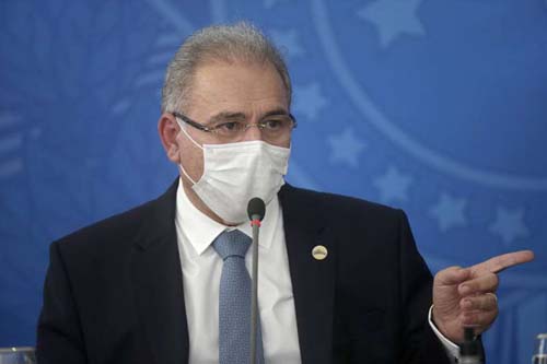 'Agora é pátria de máscara. Usem máscara', diz novo ministro da Saúde