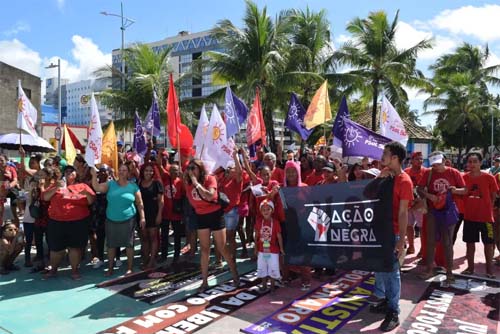 Sindicalistas e partidos políticos se reúnem em ato do Dia do Trabalhador
