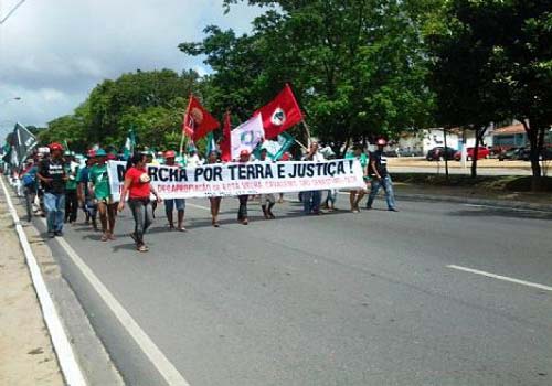 Marcha dos Sem-Terra para o trânsito na capital alagoana