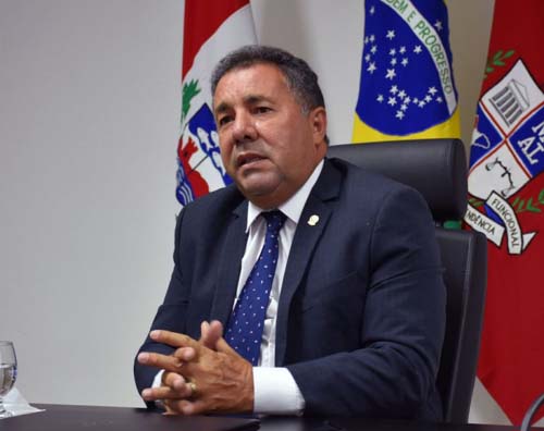 “Liberdades de expressão e pensamento não são direitos absolutos, eles encontram limites na lei”, diz PGJ Márcio Roberto