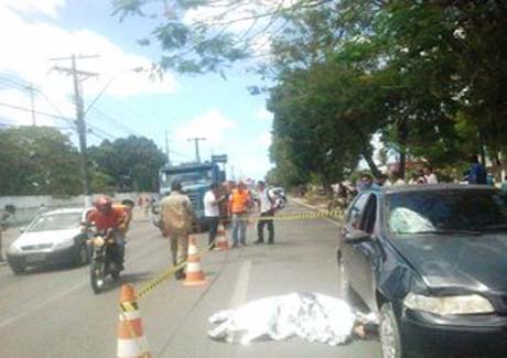 Idosa morre atropelada ao atravessar pista para pegar ônibus