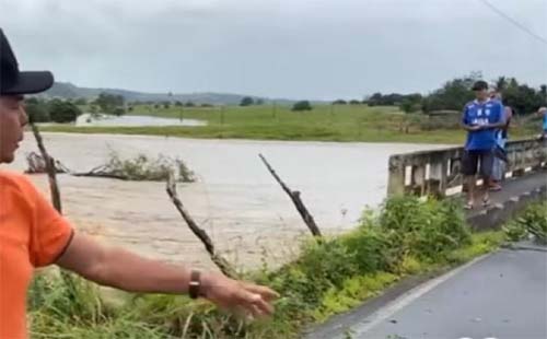 Ponte que liga Anadia à Maribondo está com estrutura comprometida devido às chuvas