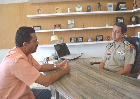 Prefeito se reúne com comando da PM e pede reforço para Limoeiro