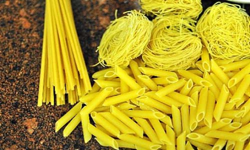 Com elevação do dólar, macarrão, pão e biscoito vão ficar mais caros