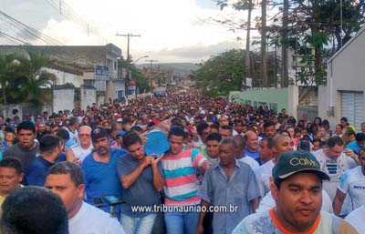 Procissão do mastro abre festejos em homenagem a Santa Maria Madalena