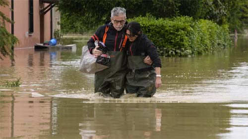 Mau tempo em Itália e Suíça provoca inundações. Verão 