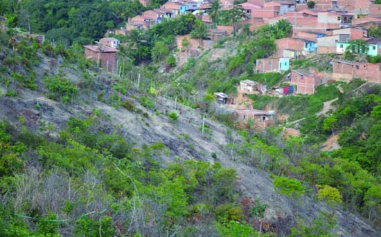 Menina de 10 anos é ferida durante tiroteio no Barro Duro