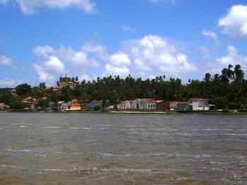 Bombeiros realizam buscas na Lagoa Mundaú por corpo de mototaxista desaparecido