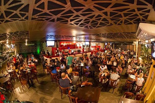 Capital adota passaporte da vacina e estabelecimentos devem ser fechados às 2h