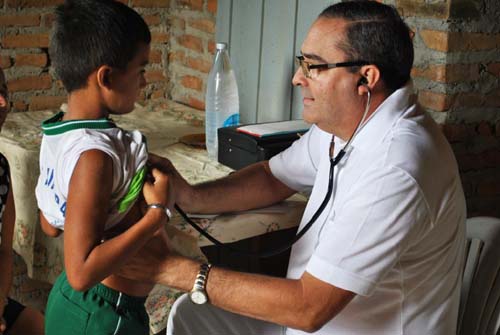 Programa para atrair médicos ao interior do país pagará R$ 10 mil