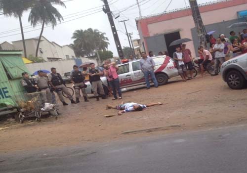 Menor é assinado com um tiro na cabeça em via pública