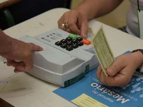 Mesários faltosos que não justificarem ausência podem pagar multa de mais de R$1mil