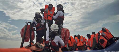 Mais de 160 migrantes morrem em naufrágios no Mediterrâneo