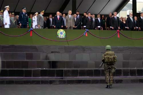 Com fardados na mira da CPI, Planalto luta para evitar nova crise com militares