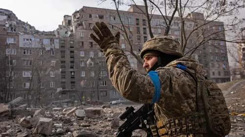 Soldados ucranianos recusam dispensa e voltam a lutar mesmo após amputações