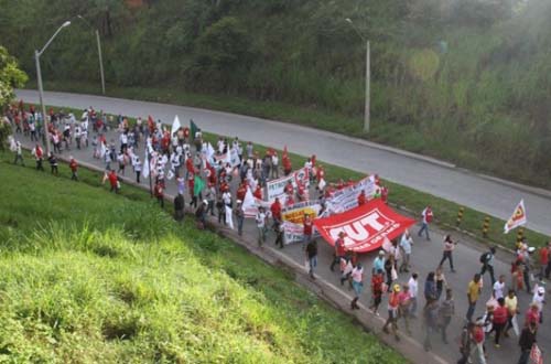 Sindicatos saem às ruas hoje em apoio a Dilma