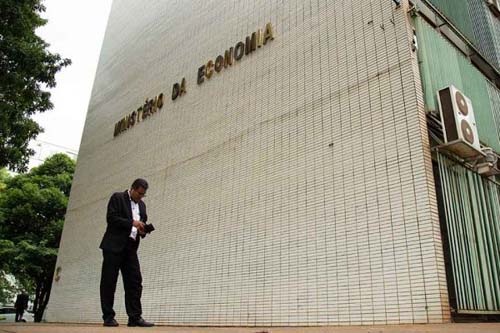 Secretário do Tesouro diz que Auxílio Brasil, o novo Bolsa Família, será de R$ 300 mensais