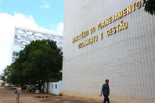 Governo projeta rombo maior nas contas públicas em 2023