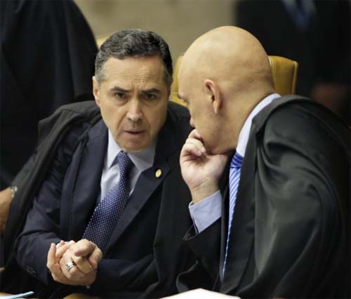 Senadores bolsonaristas pedem impeachment de Barroso e Moraes do STF