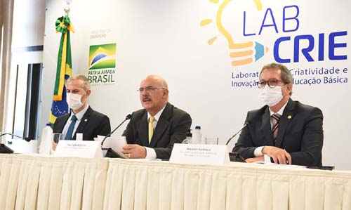 É preciso capacitar professores para mundo pós-pandemia, diz ministro