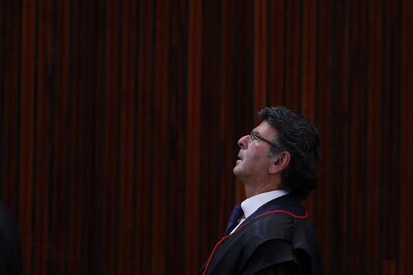 Fux suspende juiz de garantias por tempo indeterminado