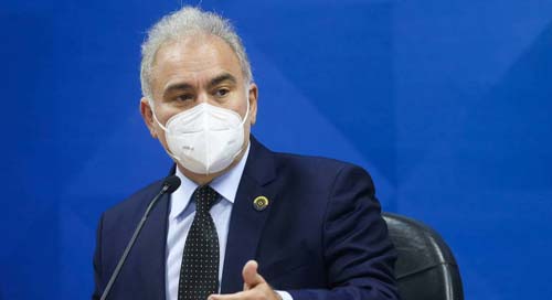Ômicron preocupa onde há baixa cobertura vacinal, diz Queiroga