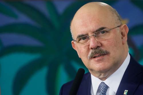 Ministro cobra Congresso por mais recursos para a educação e diz que bloqueio no orçamento foi para 'emendas parlamentares'