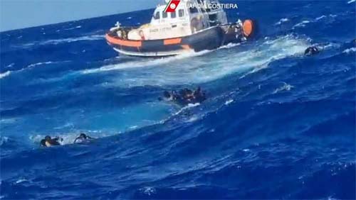 Mais de 40 mortos num novo naufrágio ao largo de Lampedusa