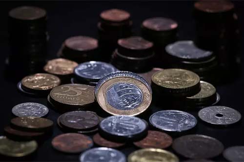 Mais de 10 milhões sobreviviam com R$ 1,30 por dia em 2021, diz IBGE