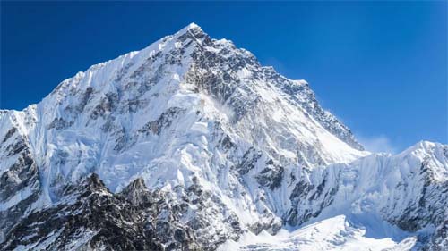 Tempestade de neve isola cerca de mil viajantes no topo do Everest