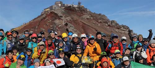 Monte Fuji registra queda de neve mais tardia em 130 anos