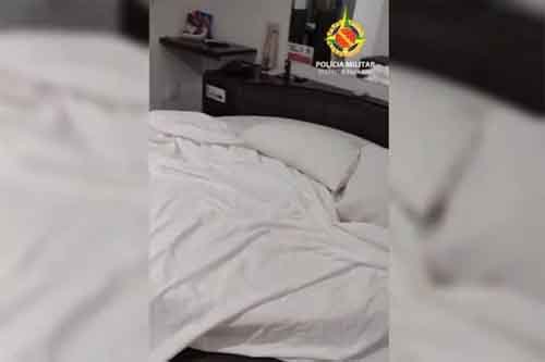 Menino de 7 anos é flagrado em motel com a mãe e mais três pessoas