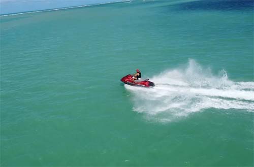 MPF cobra fiscalização do uso de motos aquáticas na praia de Antunes