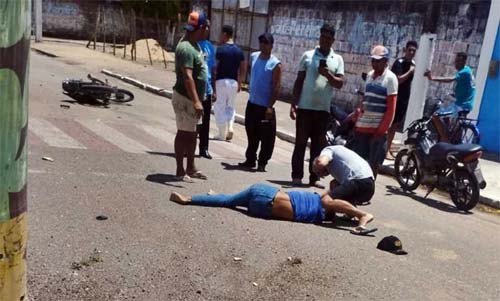 Motorista de motocicleta sofre ferimentos graves após colisão na entrada do Fórum de Campo Alegre
