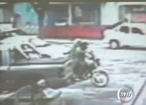  Dois pistoleiros em moto matam morador de rua em bairro nobre de Maceió
