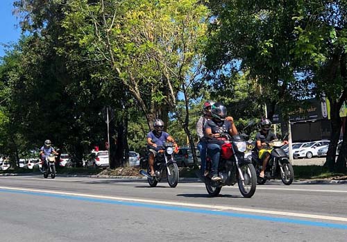 SMTT orienta motociclistas sobre os cuidados para transitar com segurança