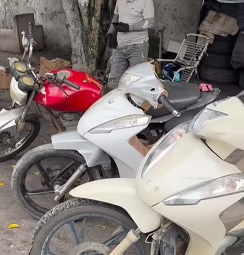 Operação policial desmantela esquema de desmonte de motos após rastreamento de veículo roubado